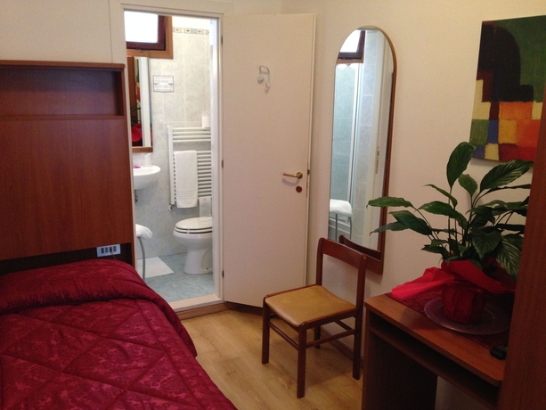 Imagen de la habitación del Hotel Caprera. Foto 2