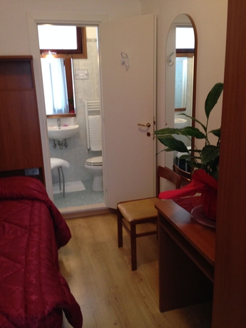 Imagen de la habitación del Hotel Caprera. Foto 5