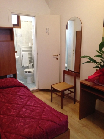 Imagen de la habitación del Hotel Caprera. Foto 6