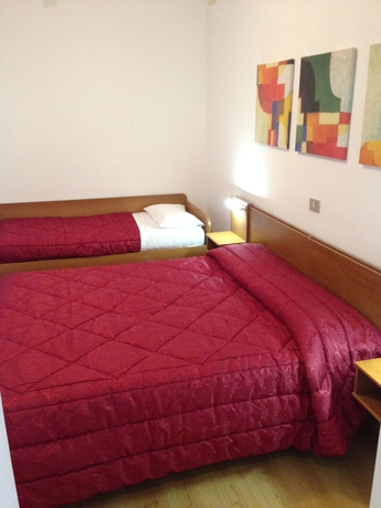 Imagen de la habitación del Hotel Caprera. Foto 10