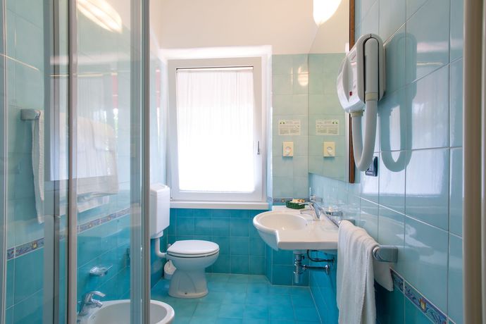 Imagen de la habitación del Hotel Capri, Bardolino. Foto 7