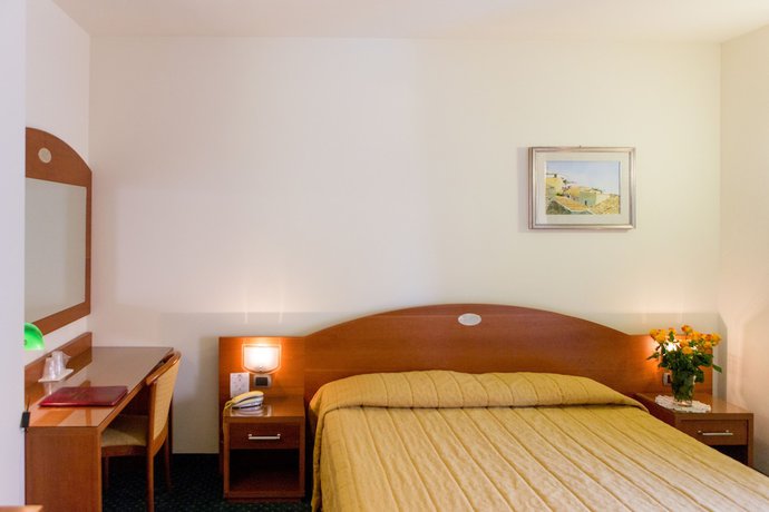Imagen de la habitación del Hotel Capri, Bardolino. Foto 10