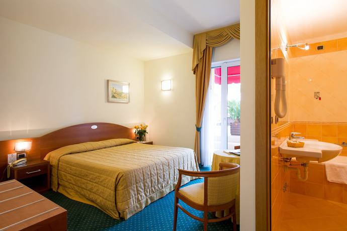 Imagen de la habitación del Hotel Capri, Bardolino. Foto 13