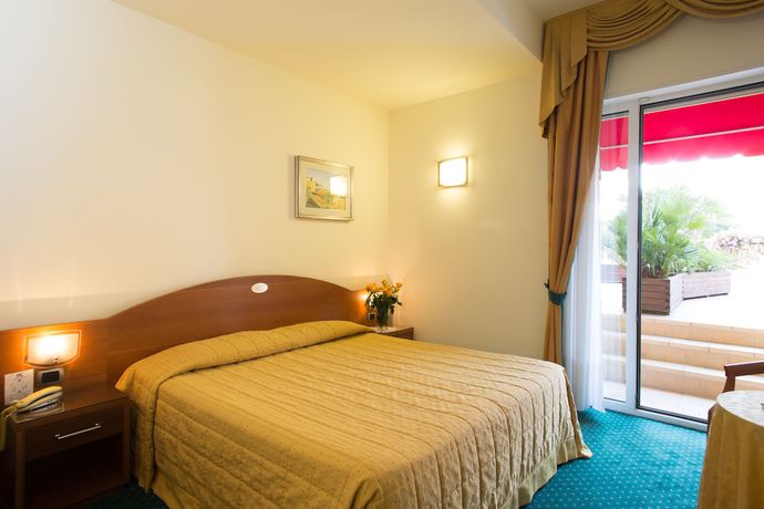 Imagen de la habitación del Hotel Capri, Bardolino. Foto 14