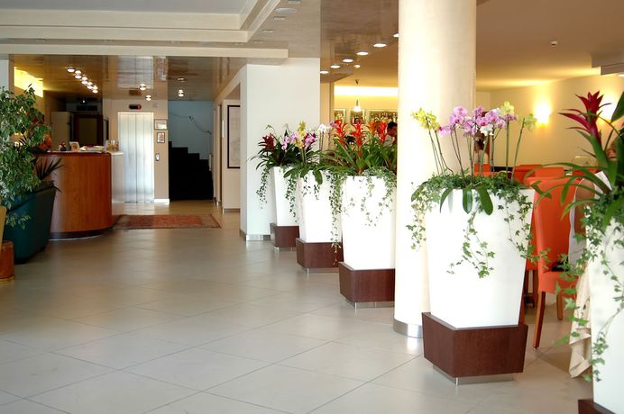 Imagen de los interiores del Hotel Capri, Bardolino. Foto 20