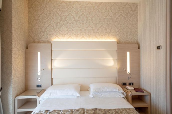 Imagen de la habitación del Hotel Capri, Bardolino. Foto 16