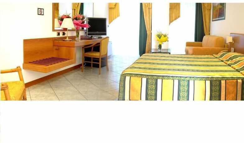 Imagen de la habitación del Hotel Capri, Bardolino. Foto 19