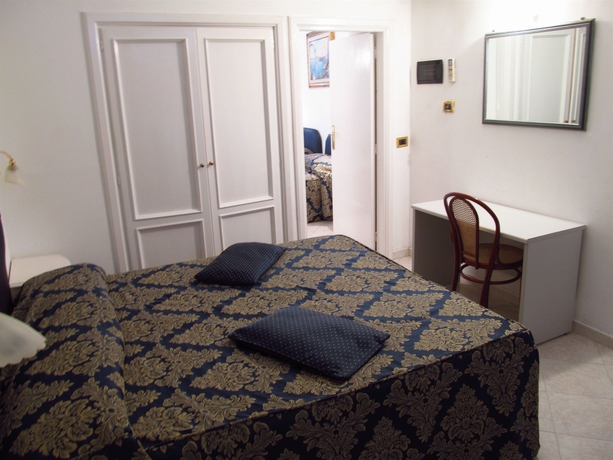 Imagen de la habitación del Hotel Capri Bougainville. Foto 3