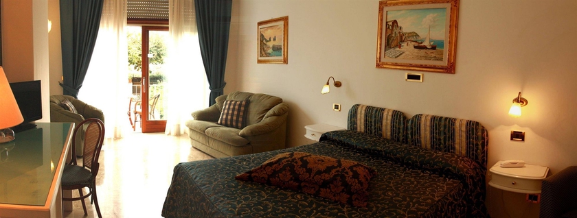 Imagen de la habitación del Hotel Capri Bougainville. Foto 4