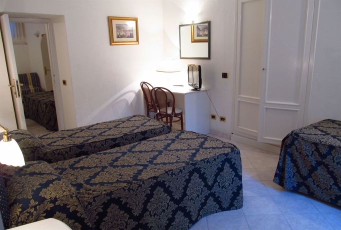 Imagen de la habitación del Hotel Capri Bougainville. Foto 5