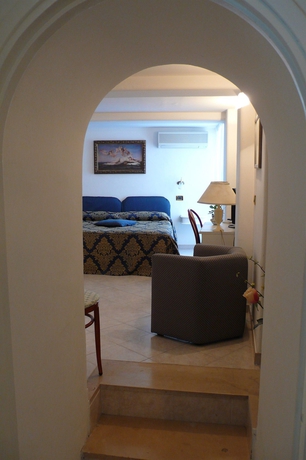 Imagen de la habitación del Hotel Capri Bougainville. Foto 6