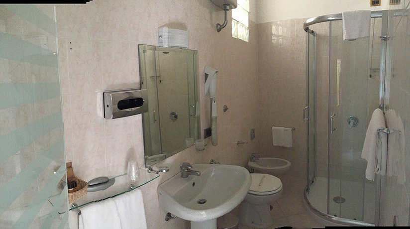 Imagen de la habitación del Hotel Capri Bougainville. Foto 7
