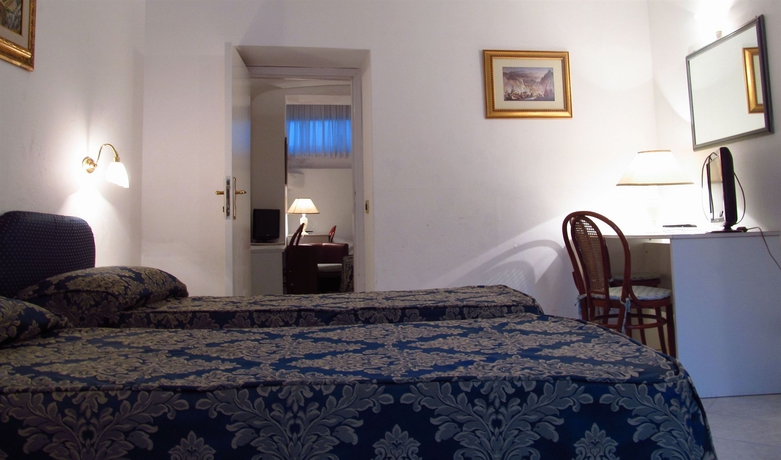 Imagen de la habitación del Hotel Capri Bougainville. Foto 9