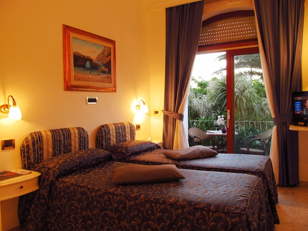 Imagen de la habitación del Hotel Capri Bougainville. Foto 10