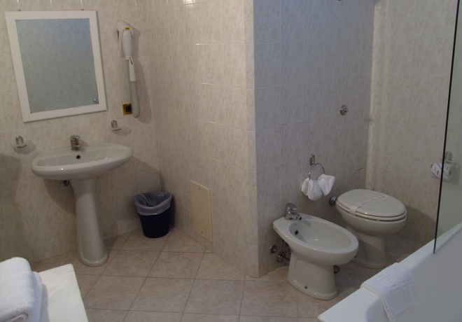 Imagen de la habitación del Hotel Capri Bougainville. Foto 11