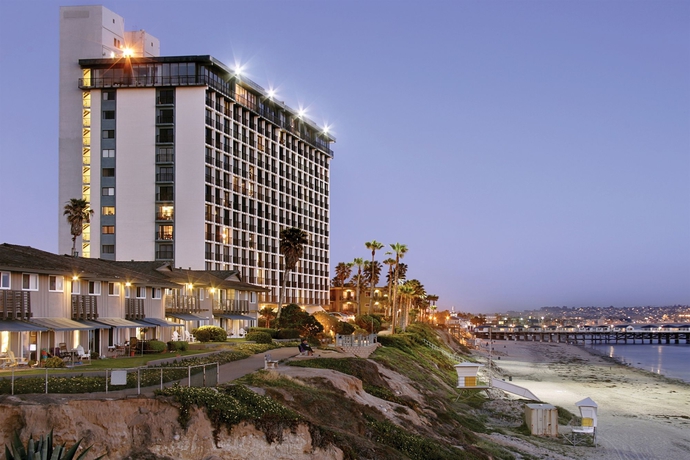 Imagen de los exteriores del Hotel Capri By The Sea By All Seasons Resort Lodging. Foto 7