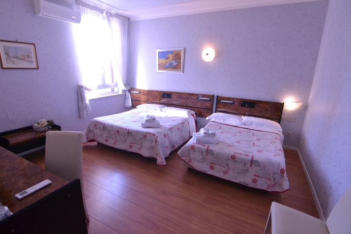 Imagen de la habitación del Hotel Capri, Castro Pretorio. Foto 4