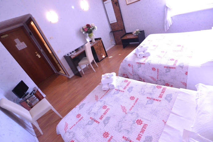 Imagen de la habitación del Hotel Capri, Castro Pretorio. Foto 5