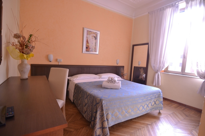 Imagen general del Hotel Capri, Castro Pretorio. Foto 1