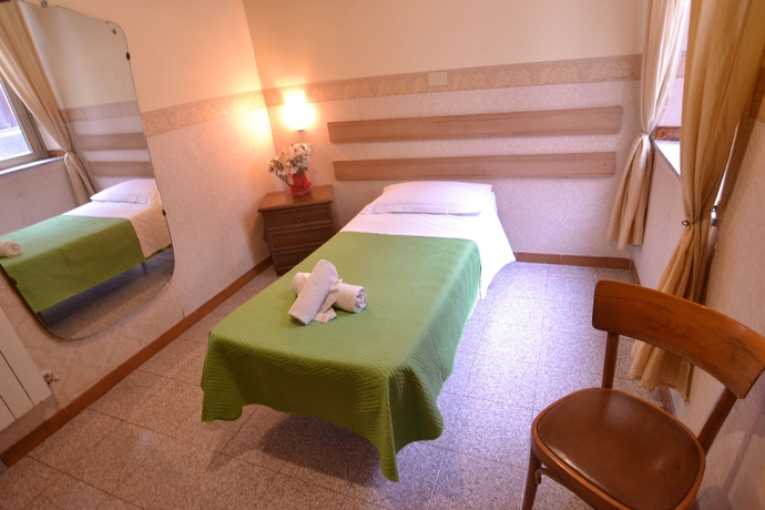 Imagen de la habitación del Hotel Capri, Castro Pretorio. Foto 12