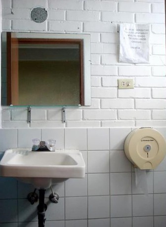 Imagen de la habitación del Hotel Capri, Ciudad de Guatemala. Foto 8