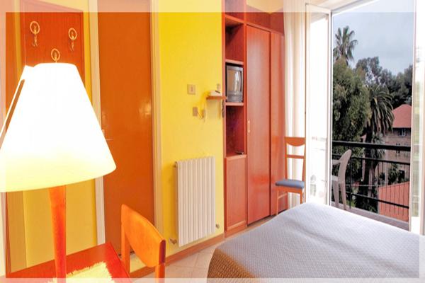 Imagen general del Hotel Capri, Diano Marina. Foto 4