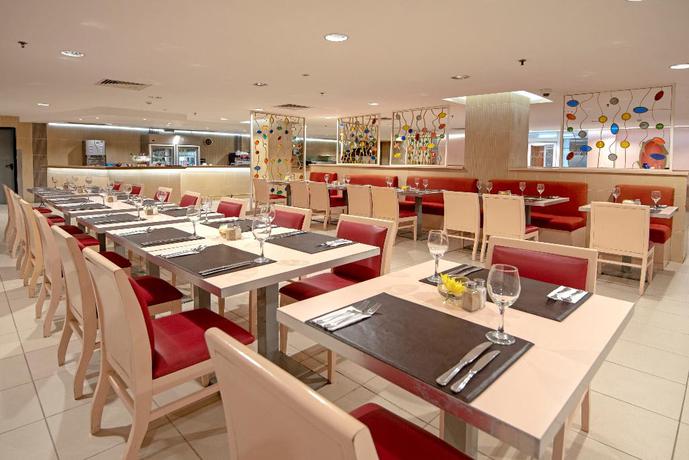 Imagen del bar/restaurante del Hotel Capri La Habana. Foto 10