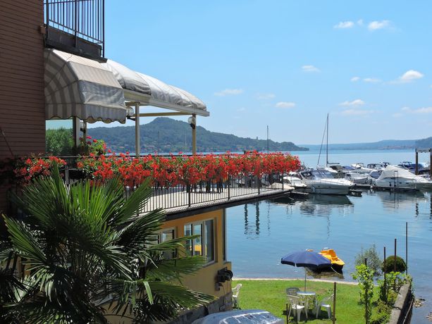 Imagen de los exteriores del Hotel Capri, Lesa. Foto 14