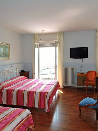 Imagen de la habitación del Hotel Capri, Lesa. Foto 8