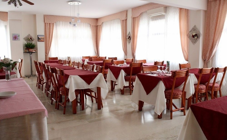 Imagen del bar/restaurante del Hotel Capri, Pietra Ligure. Foto 2