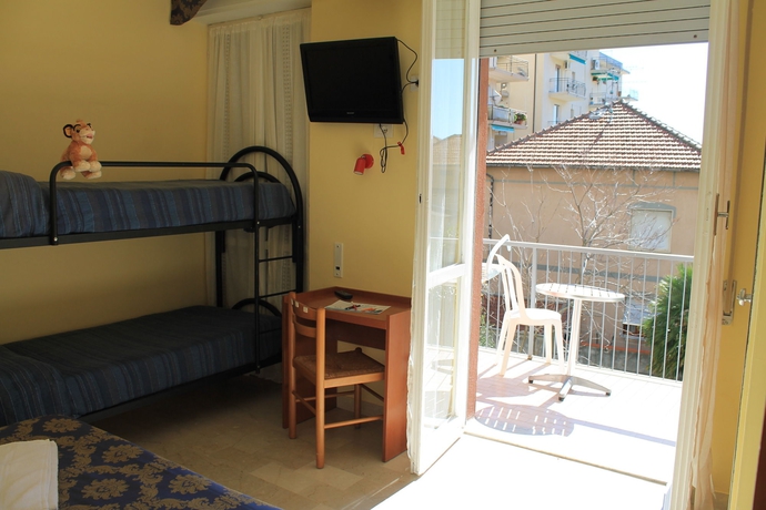 Imagen de la habitación del Hotel Capri, Pietra Ligure. Foto 8