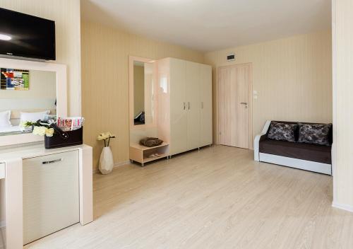 Imagen de la habitación del Hotel Capri, Plovdiv. Foto 17