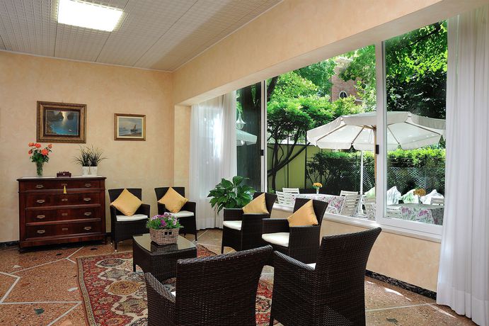 Imagen del bar/restaurante del Hotel Capri, Rimini. Foto 3