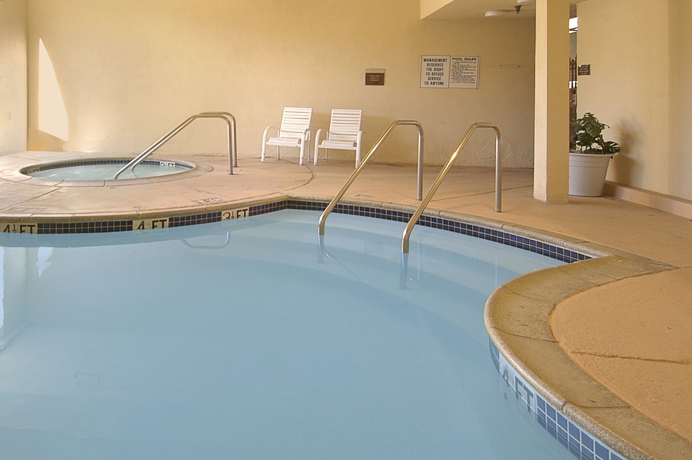 Imagen de la piscina del Hotel Capri Suites Anaheim. Foto 5