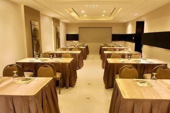 Imagen de los interiores del Hotel Capri Suites. Foto 9