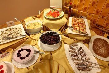 Imagen del bar/restaurante del Hotel Capri Suites. Foto 4