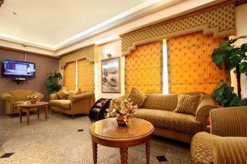 Imagen de los interiores del Hotel Capri Suites. Foto 16