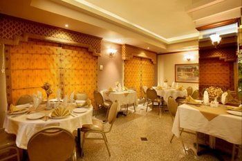 Imagen del bar/restaurante del Hotel Capri Suites. Foto 6