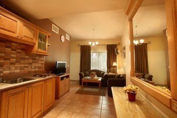 Imagen de la habitación del Hotel Capri Suites. Foto 8