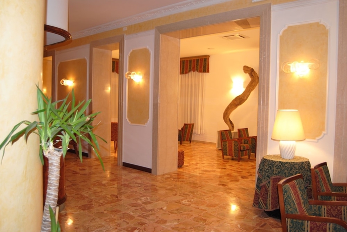 Imagen de los interiores del Hotel Capri & Residence. Foto 17