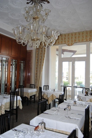 Imagen del bar/restaurante del Hotel Capri & Residence. Foto 5