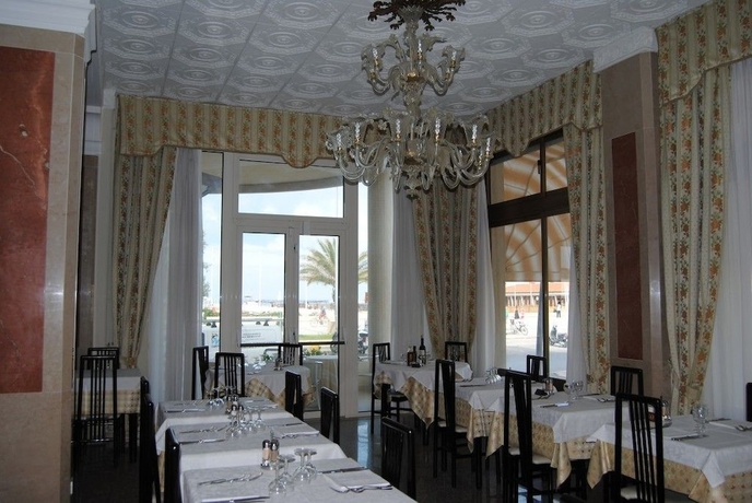Imagen del bar/restaurante del Hotel Capri & Residence. Foto 7