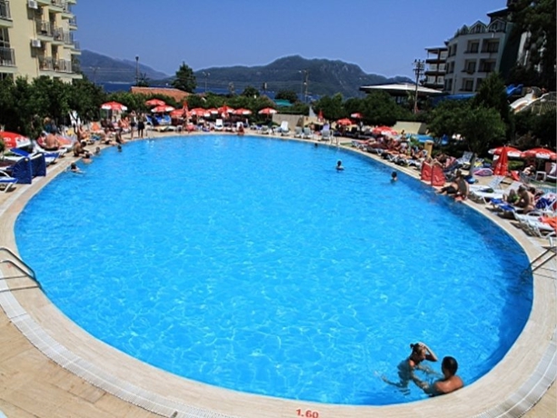 Imagen de la piscina del Hotel Caprice Beach. Foto 9