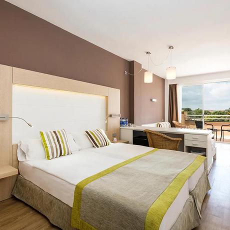 Imagen de la habitación del Hotel Caprice Sa Coma Park. Foto 4