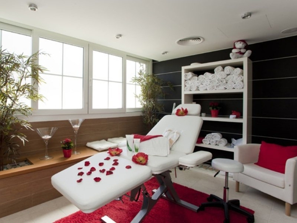 Imagen de los interiores del Hotel Capricho. Foto 5