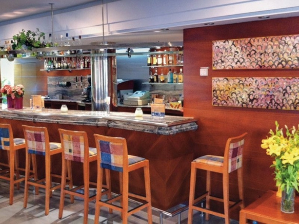 Imagen del bar/restaurante del Hotel Capricho. Foto 2