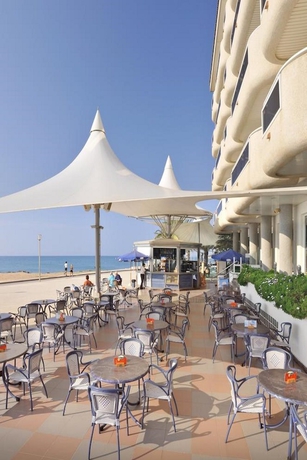 Imagen general del Hotel Caprici Beach Hotel and Spa. Foto 3