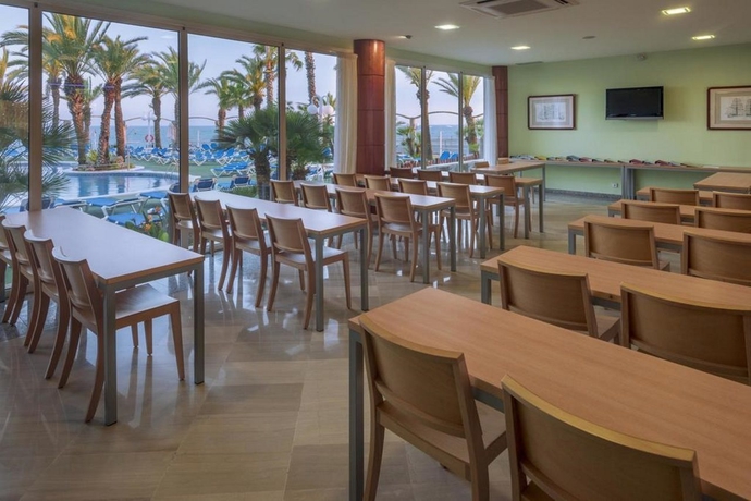 Imagen general del Hotel Caprici Beach Hotel and Spa. Foto 4