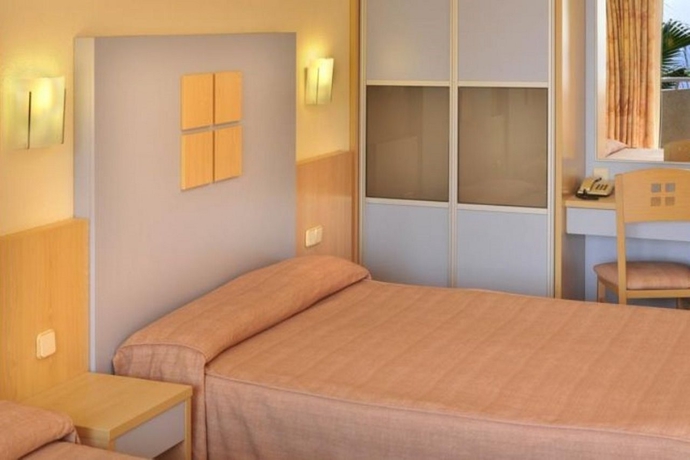 Imagen general del Hotel Caprici Beach Hotel and Spa. Foto 7