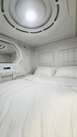 Imagen de la habitación del Hotel Capsula hotel. Foto 14